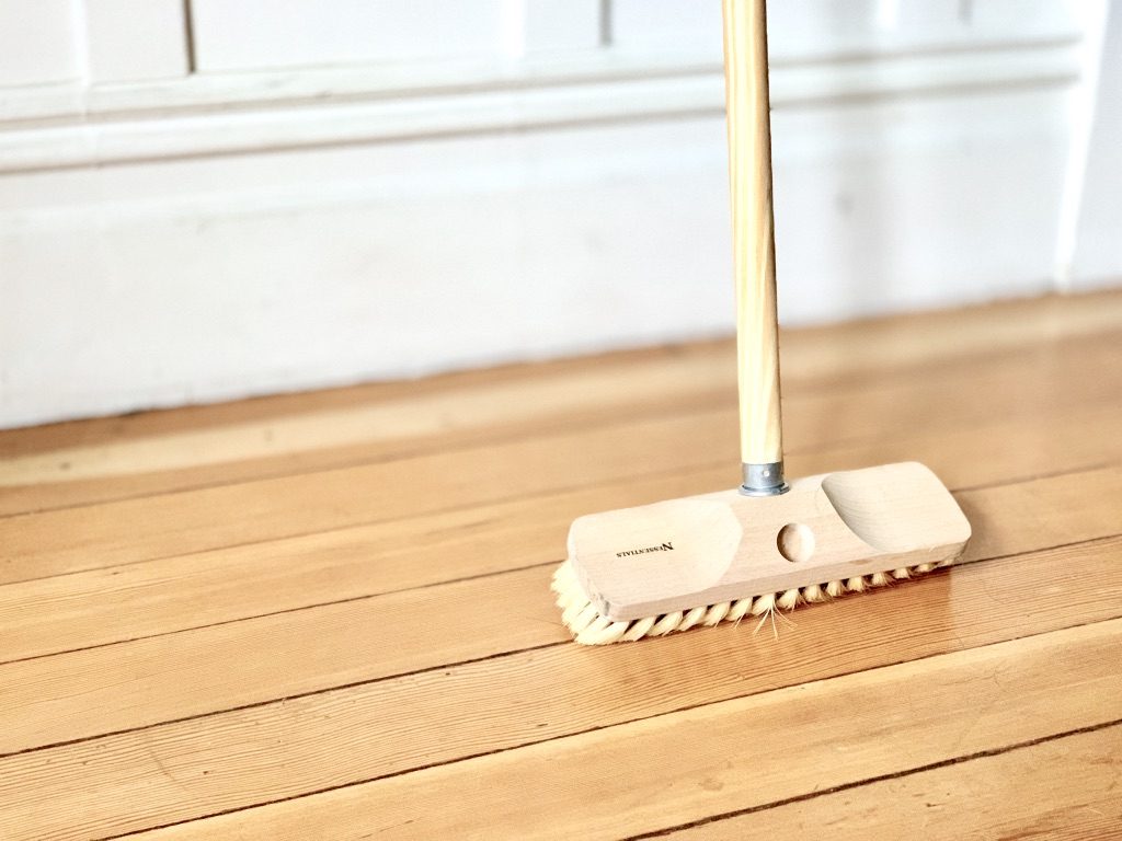 wood scrubber brush for floor cleaning