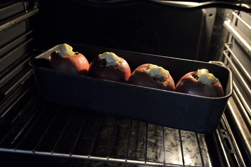 apples in oven