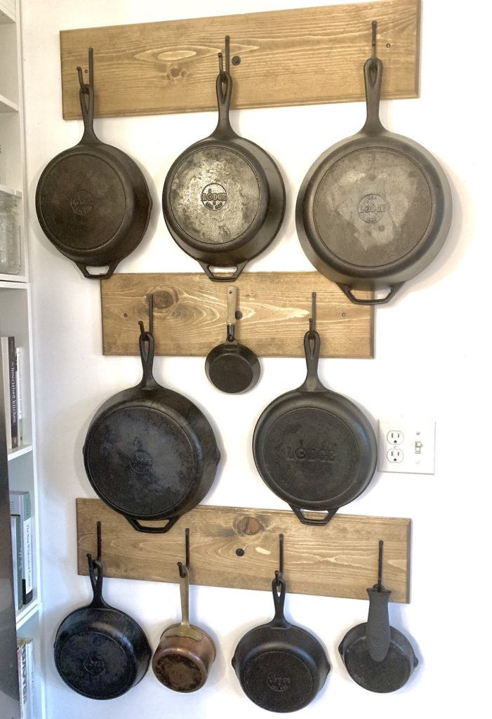 cast iron cookware wall rack