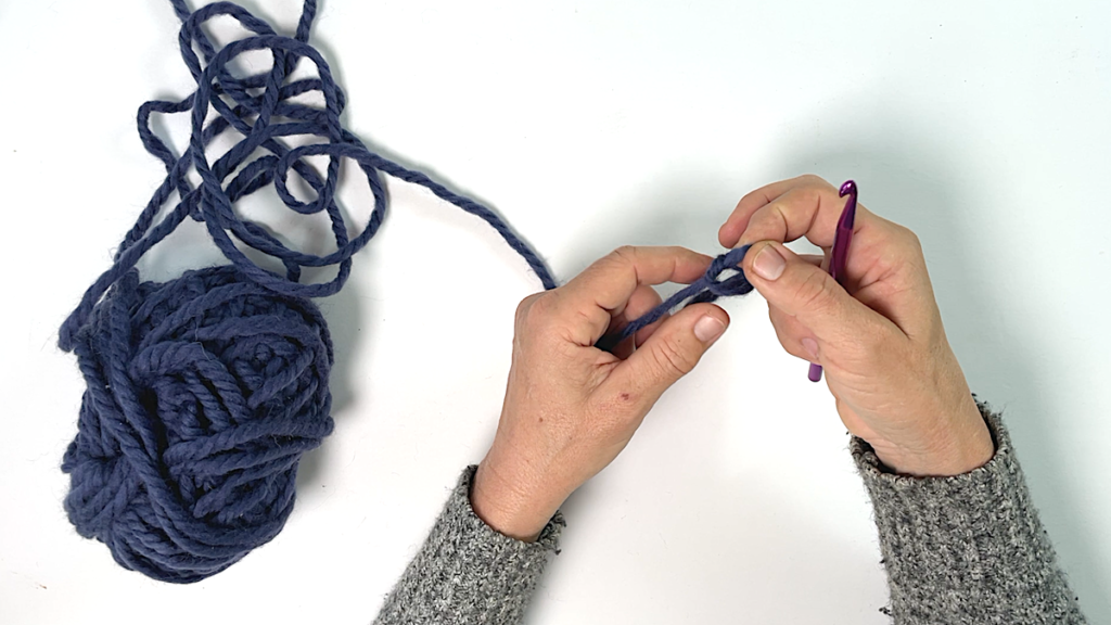 making a slip knot